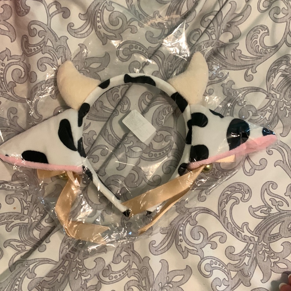 Fabric Cow headband with little cute jingle bells 🐮🔔 NWT
